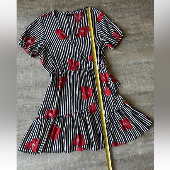 Madewell Ruffle Wrap Dress Sz 12 Black White Mini Floral classic preppy modern - Picture 13 of 14